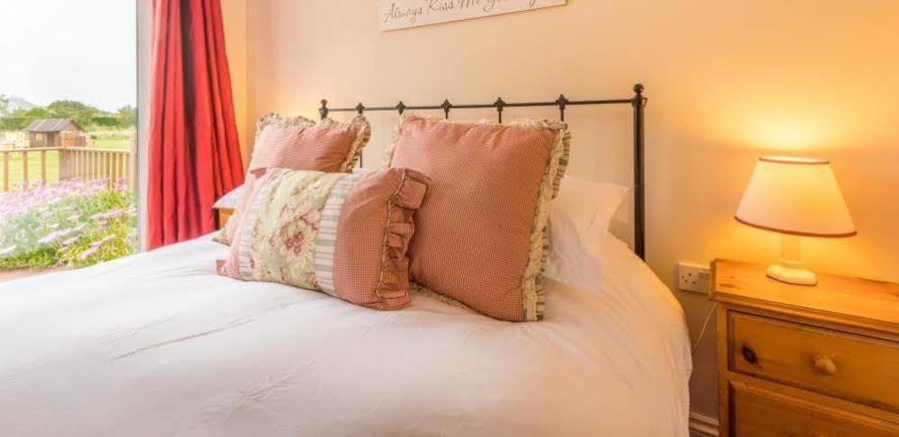 Ellingham Self-Catering Cottages Saint Peter Port Extérieur photo